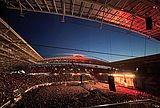 Konzertbild mit Abendhimmel in der Red Bull Arena. Blick von der Tribüne auf die Konzertbühne. 