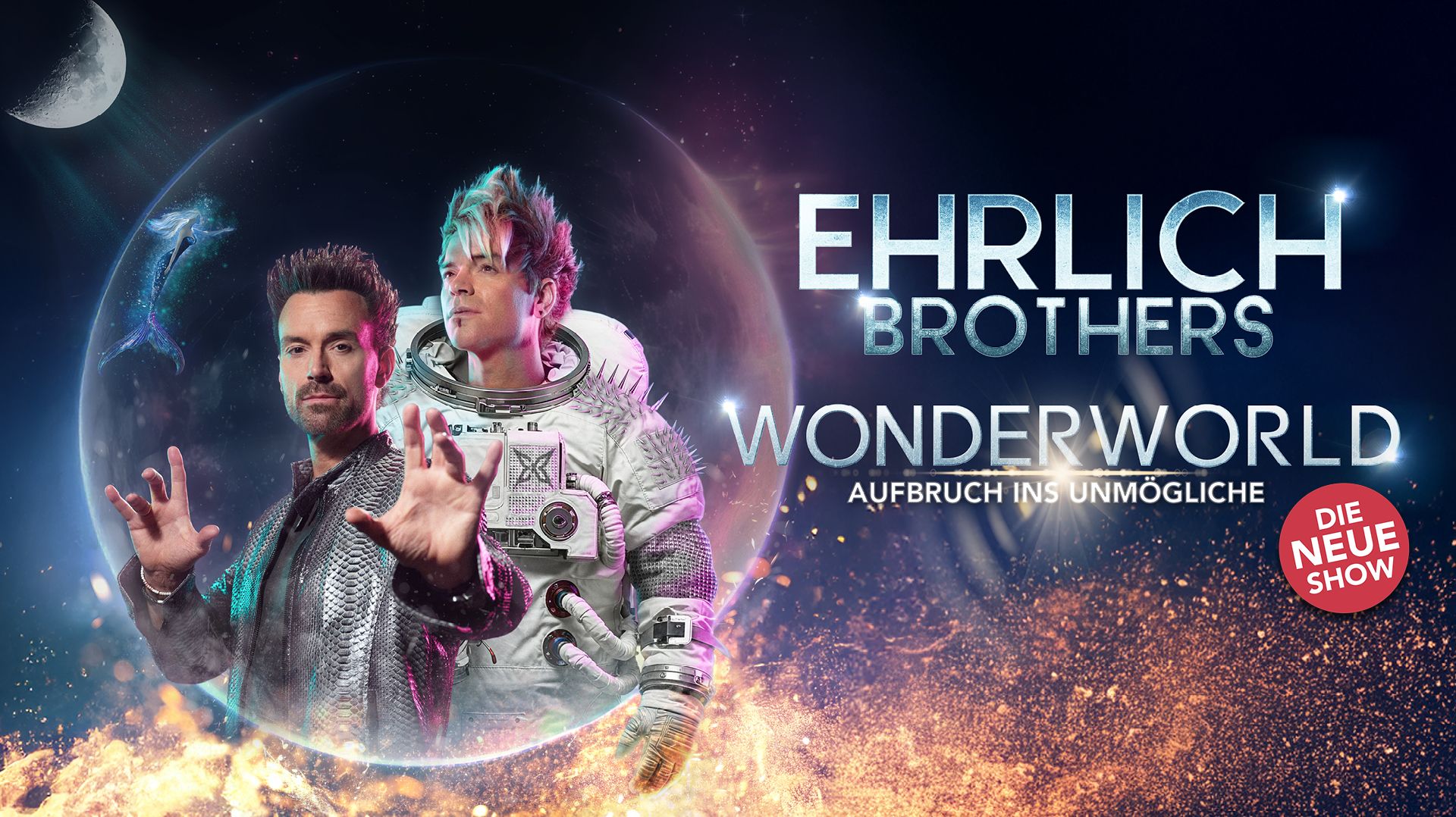 In einer Tourgrafik sind auf der linken Seite die Ehrlich Brothers in einer Kugel zu sehen. Chris trägt einen Astronautenanzug und Andreas ein graues Jacket. Auf der rechten Seite wird die neue Show der Ehrlich Brothers angekündigt: Wonderworld - Aufbruch ins Unmögliche.