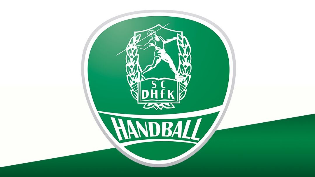 Das Logo des SC DHfK Handball ist zu sehen, dahinter ist eine grüne Schräge. 