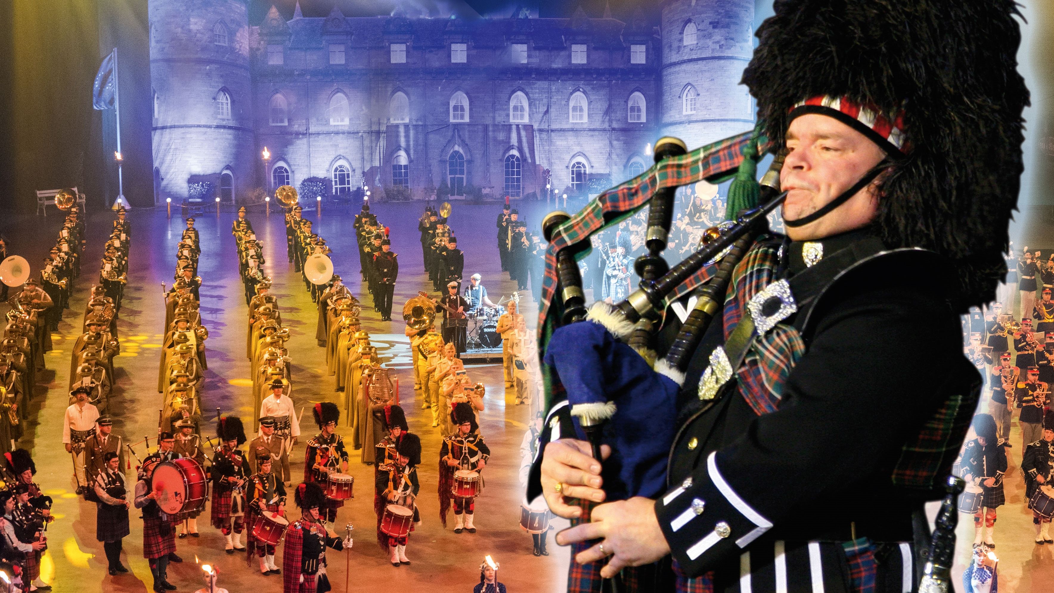 Im Hintergrund ist eine Marching-Band zu sehen. Im Vordergrund steht ein Dudelsackspieler. 