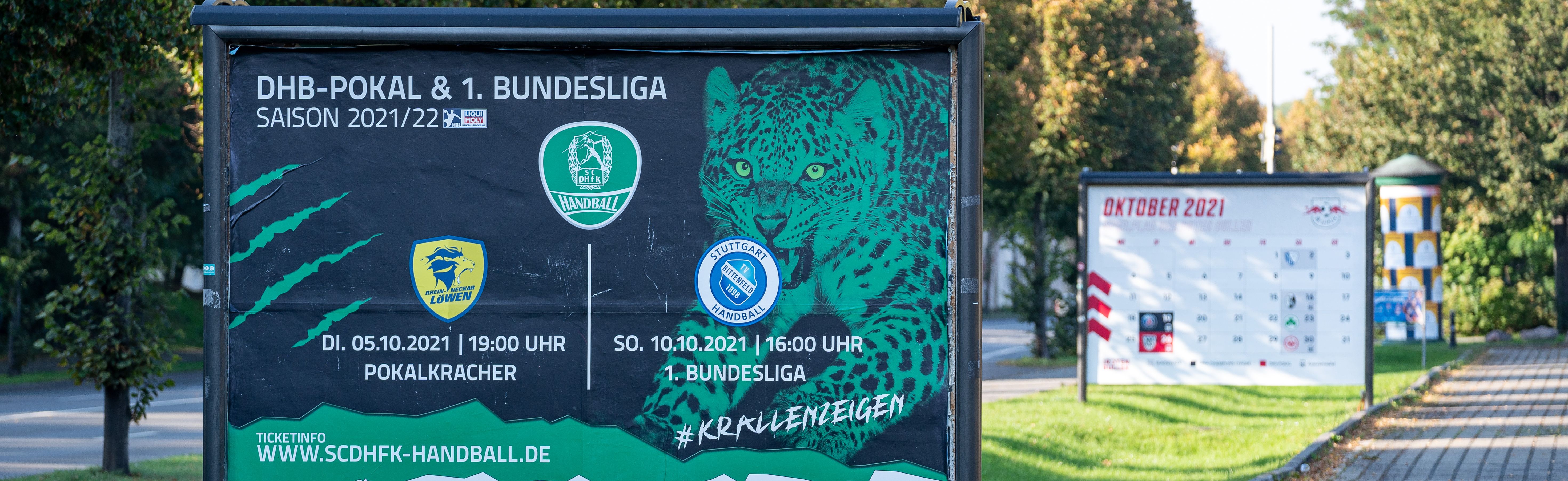 ZWei beklebte Großflächen an der Strasse am Sportforum. 